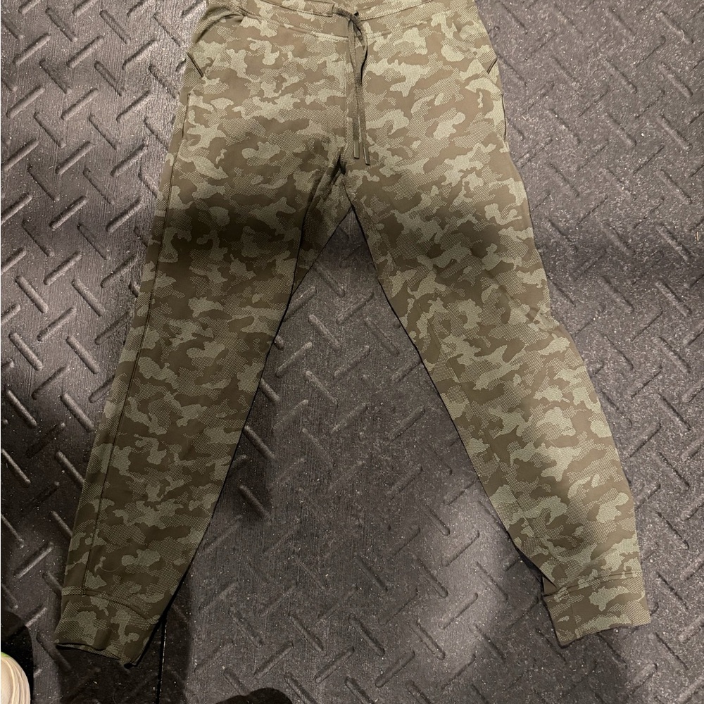 Women’s LULULEMON Camouflage Jogger Pants